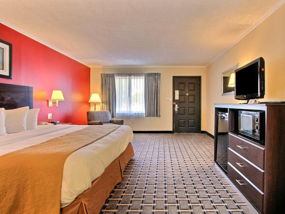 Quality Inn & Suites Millville Buitenkant foto