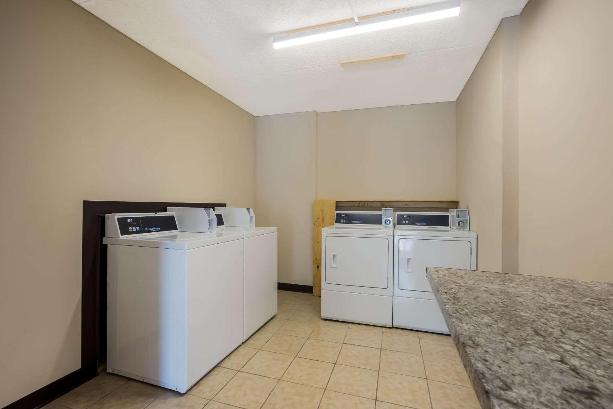 Quality Inn & Suites Millville Buitenkant foto