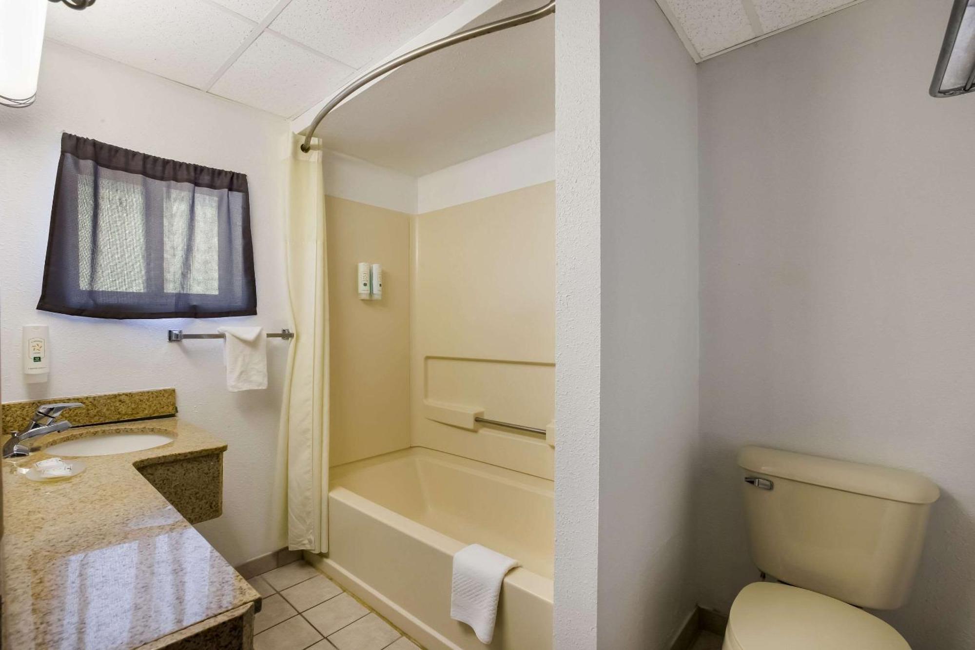 Quality Inn & Suites Millville Buitenkant foto