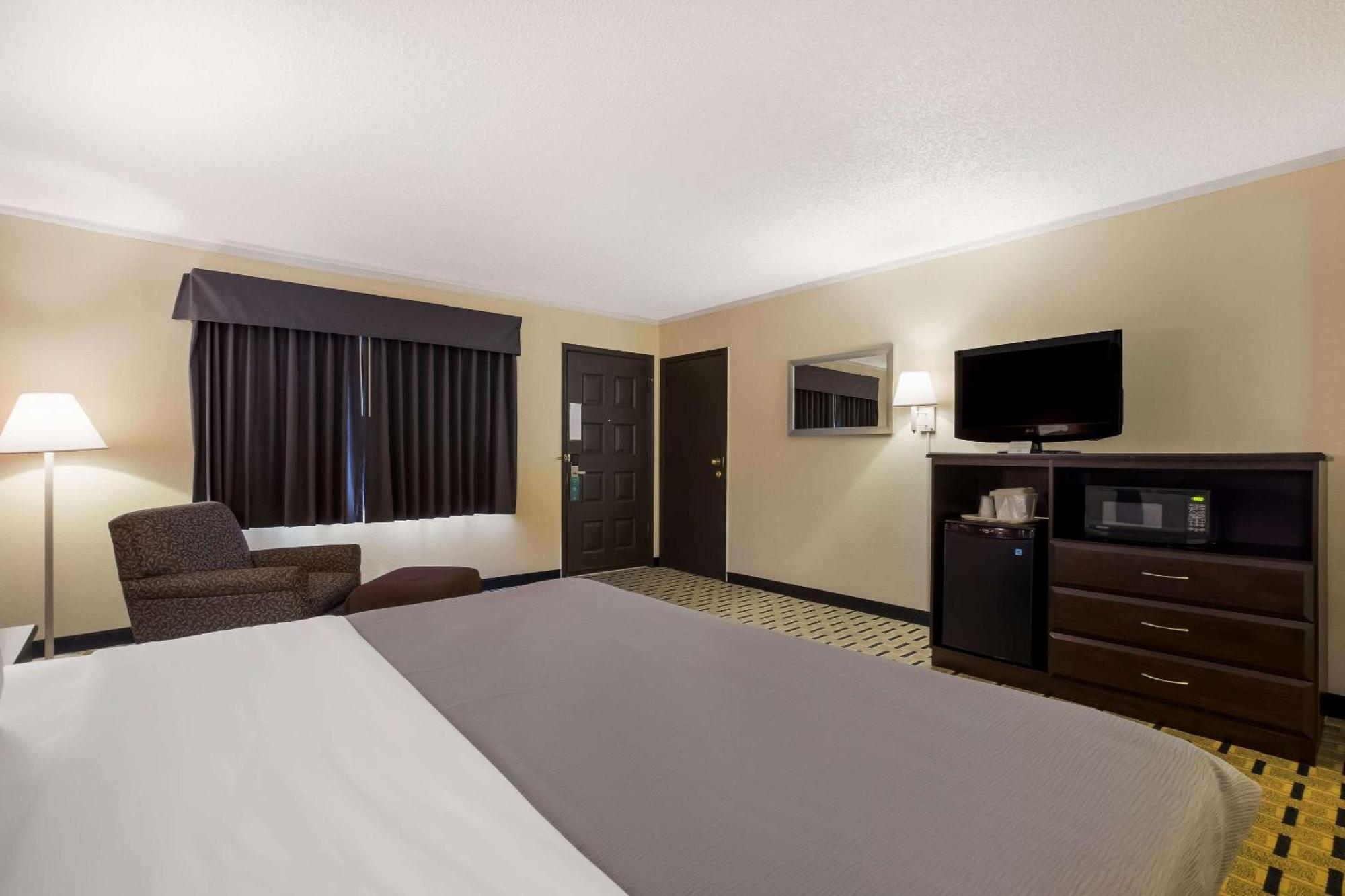 Quality Inn & Suites Millville Buitenkant foto